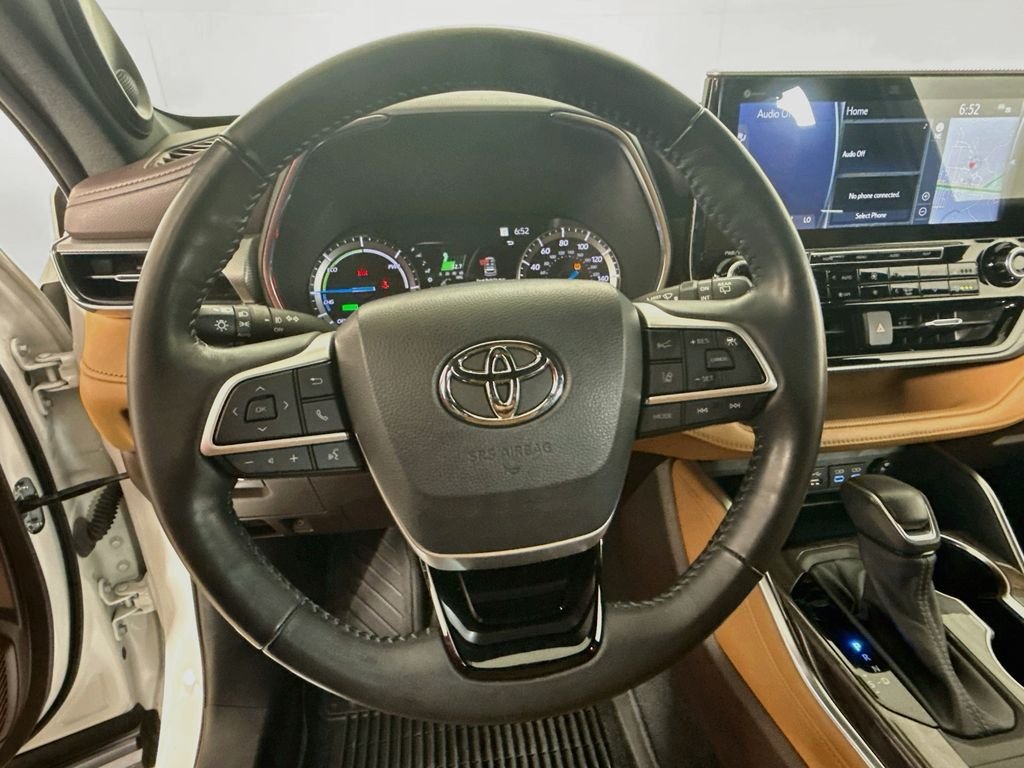 Used 2022 Wind Chill Pearl Toyota Hybrid Platinum image 11