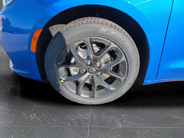 New 2026 Hydro Blue Pearl-Coat Exterior Paint Chrysler Select image 37