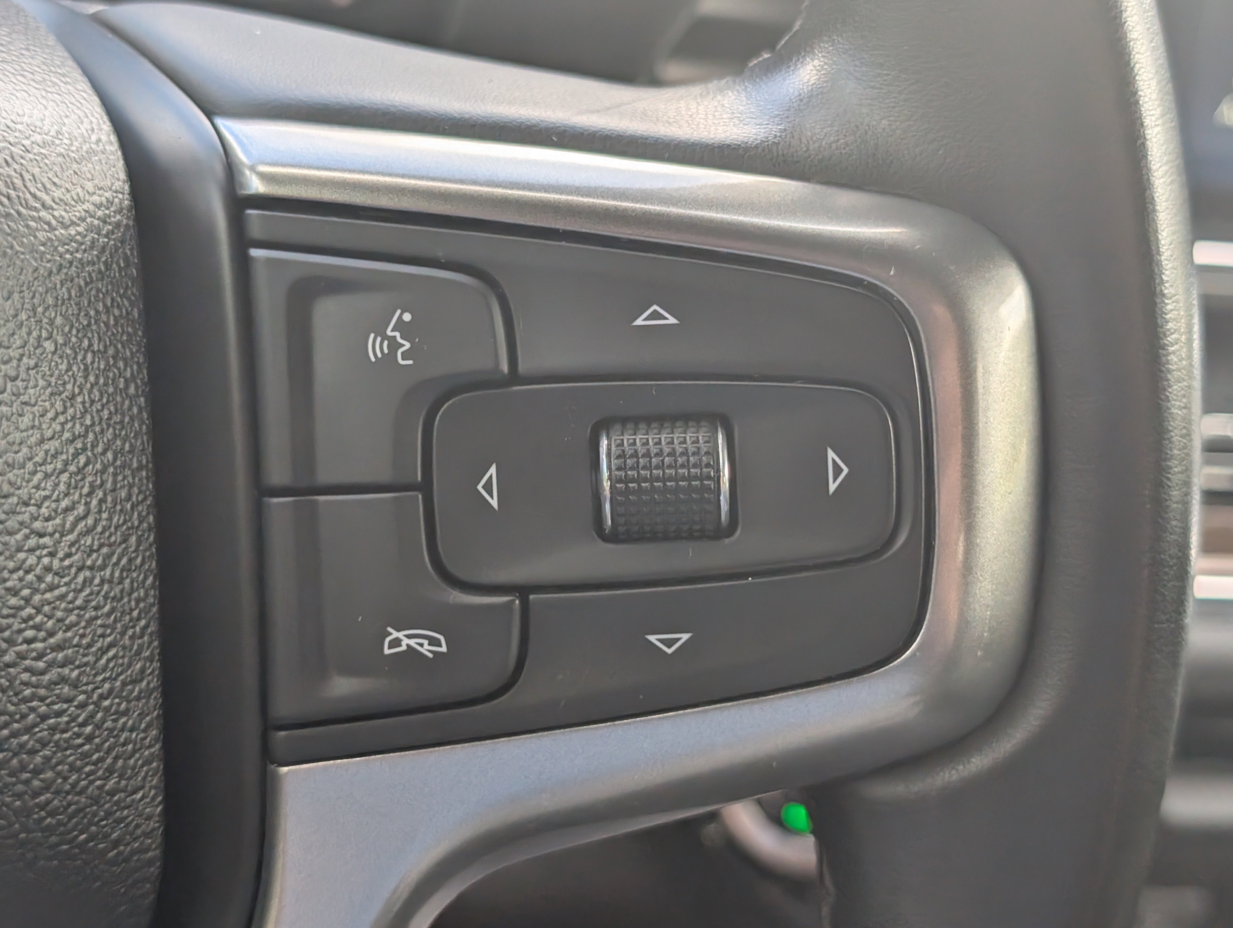 Used 2024 Summit White Chevrolet LT image 16