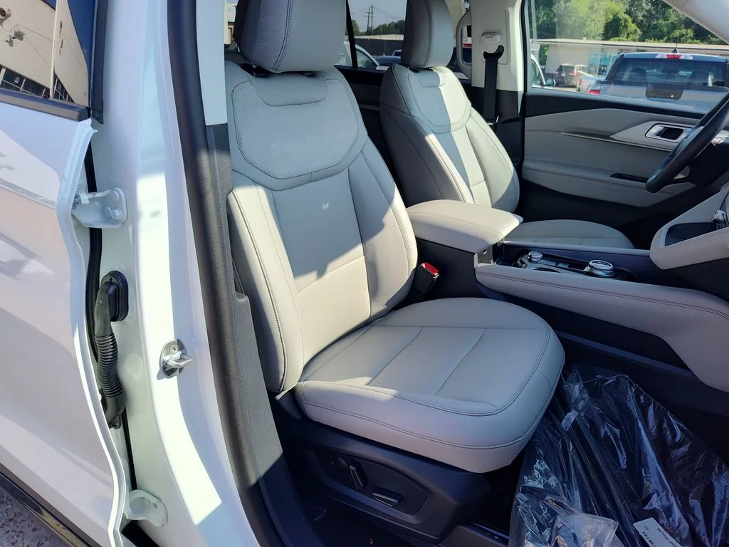 New 2026 Star White Metallic Tri-Coat Ford Active image 12