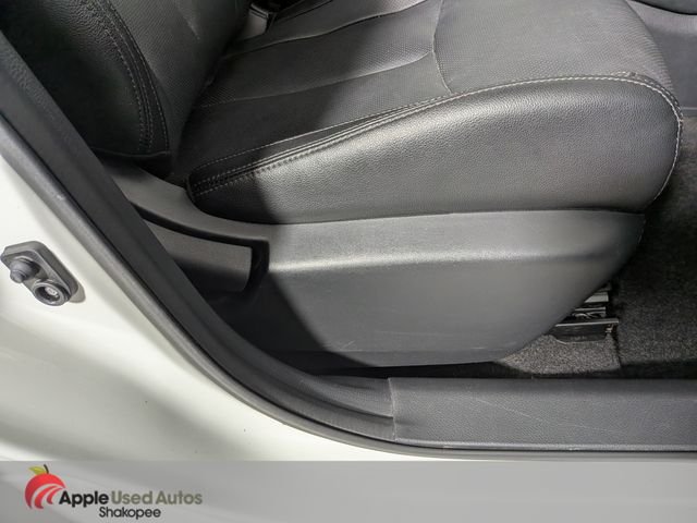Used 2017 White Nissan SL image 39