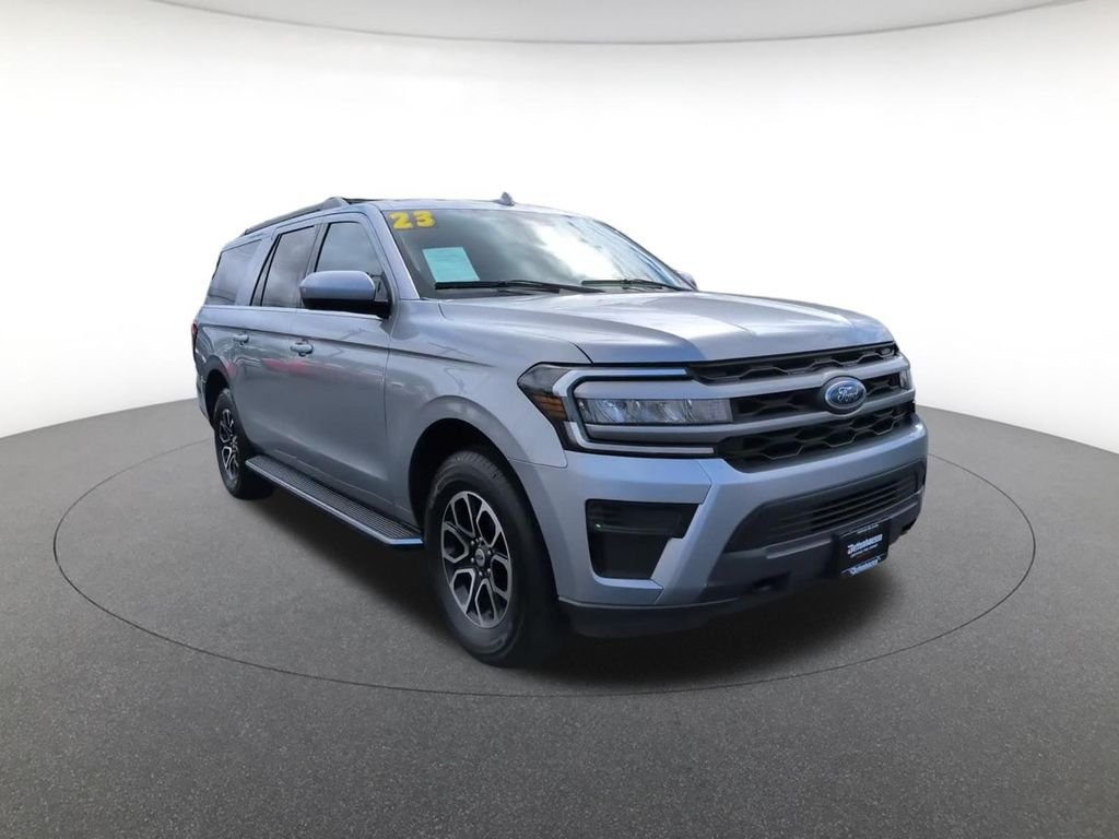 Used 2023 Silver Ford XLT image 3