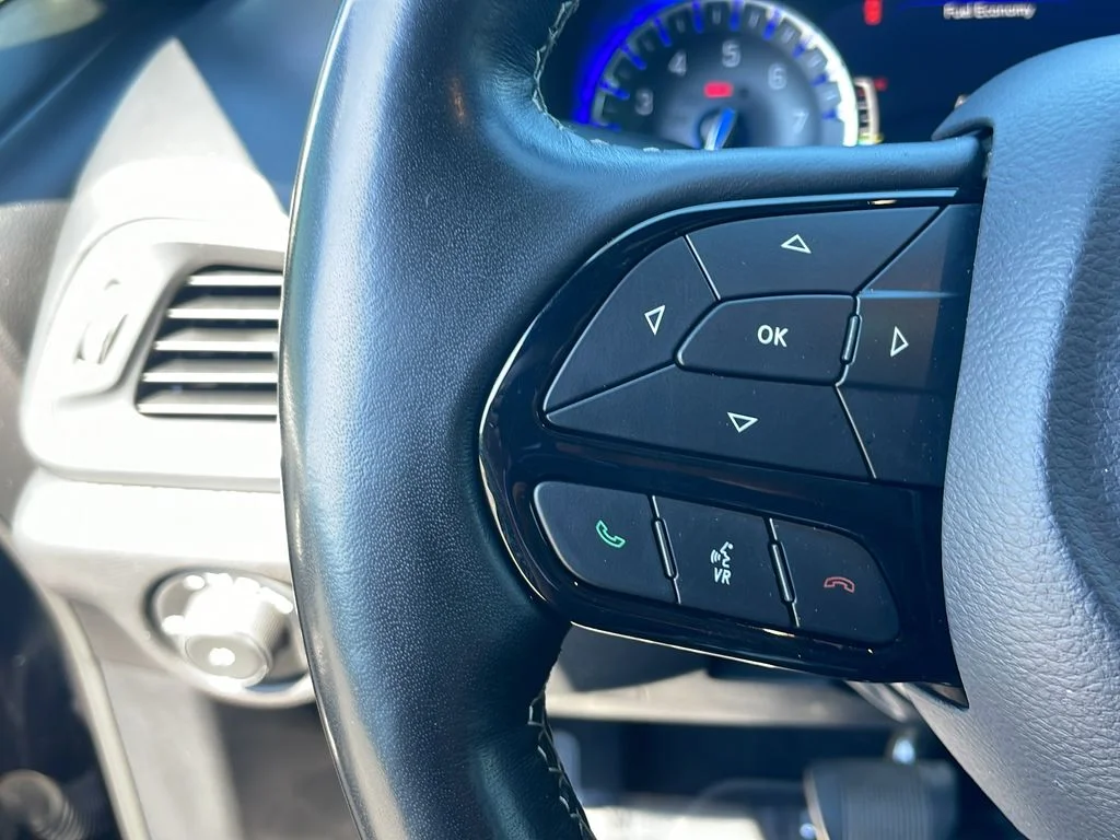 Used 2020 Black Chrysler Touring L image 17
