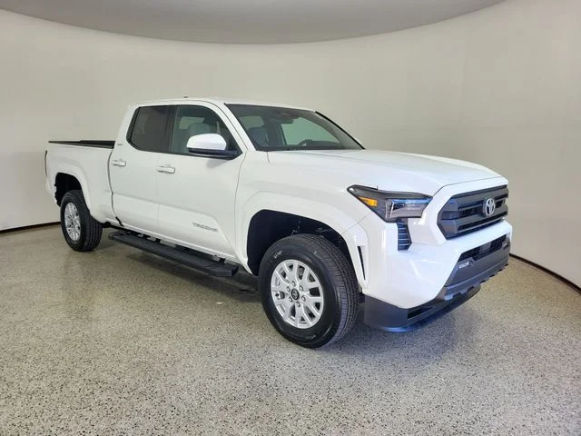 Used 2025 White Toyota SR5 image 4