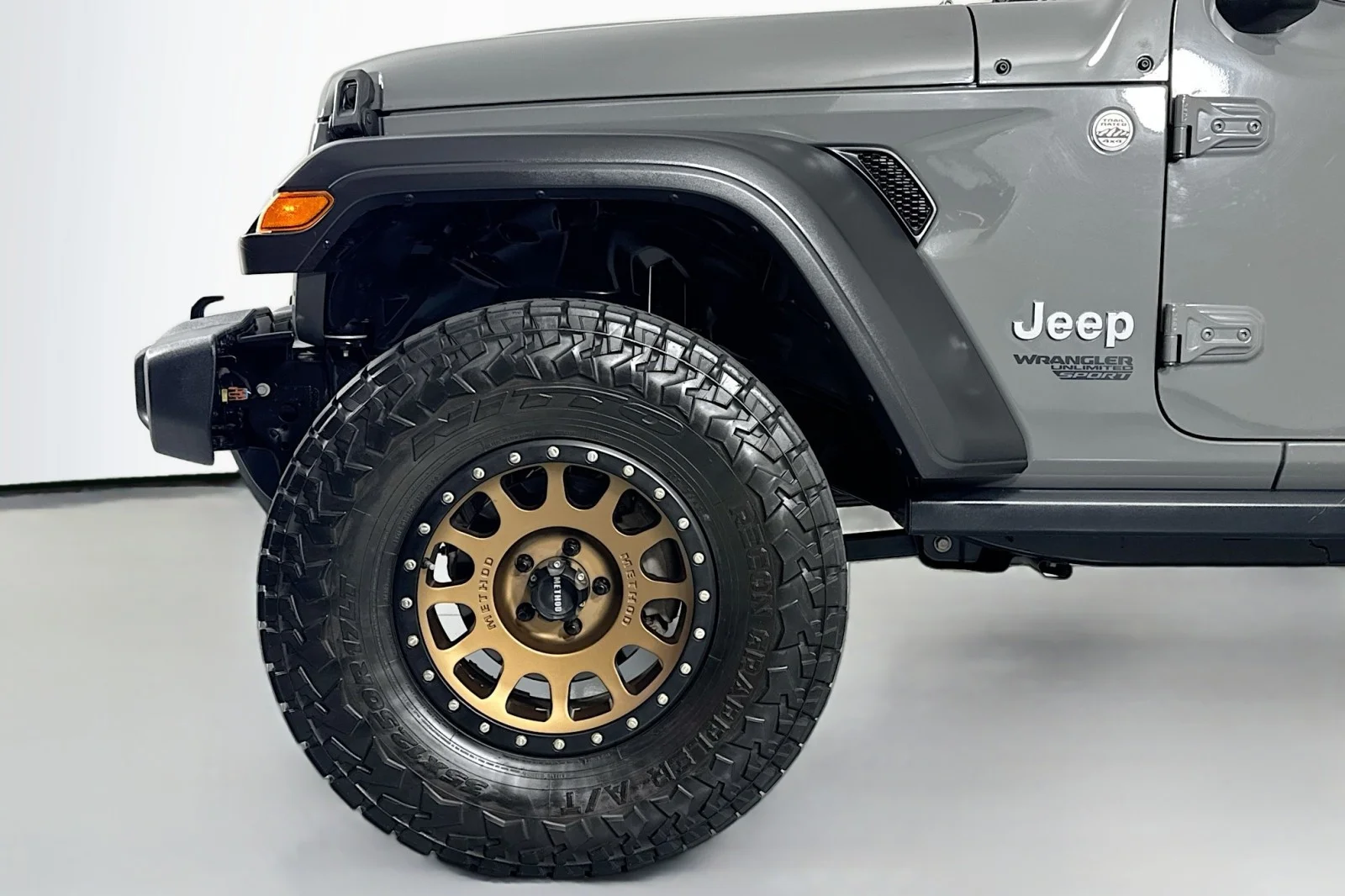 Used 2020 Sting-Gray Clearcoat Jeep Sport 4X4 image 9