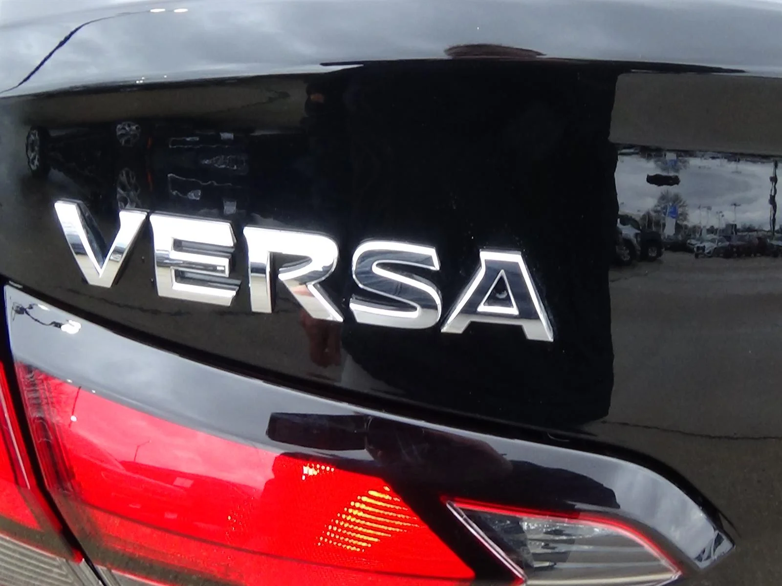 Used 2025 Super Black (kh3) Nissan SV image 10