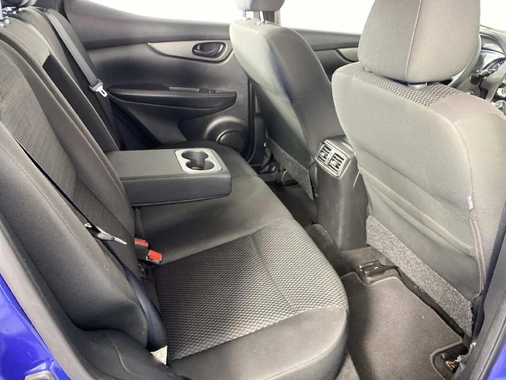 Used 2018 Caspian Blue Nissan S image 12