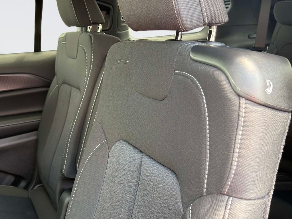 New 2026 Diamond Black Crystal Pearlcoat Jeep Laredo image 14