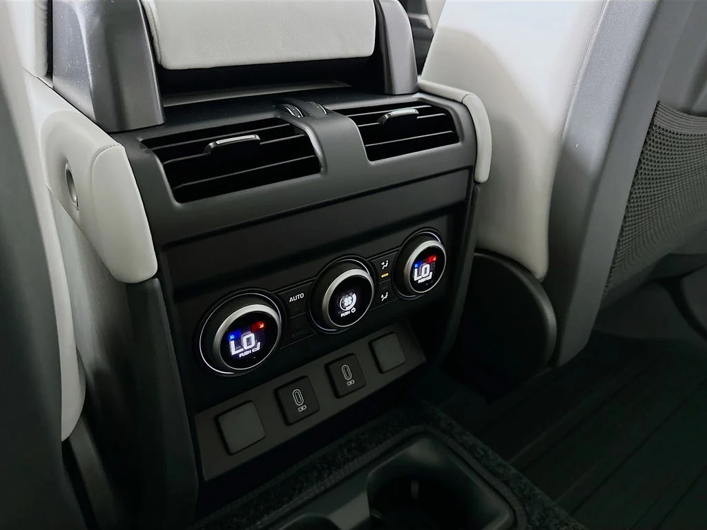 New 2026 Santorini Black Land Rover X-Dynamic SE image 28