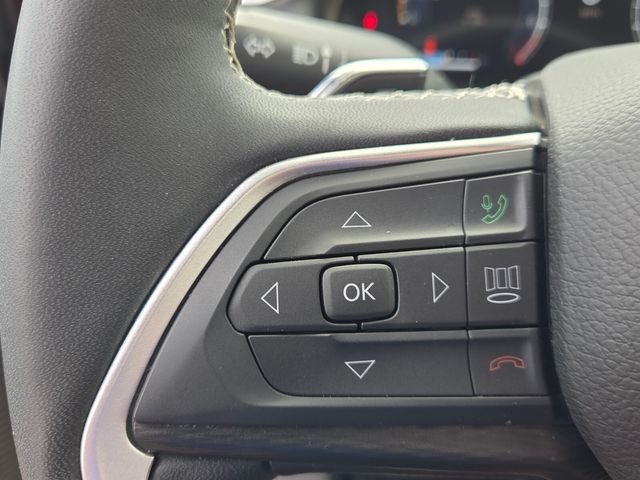 Used 2025 Velvet Jeep Altitude image 24