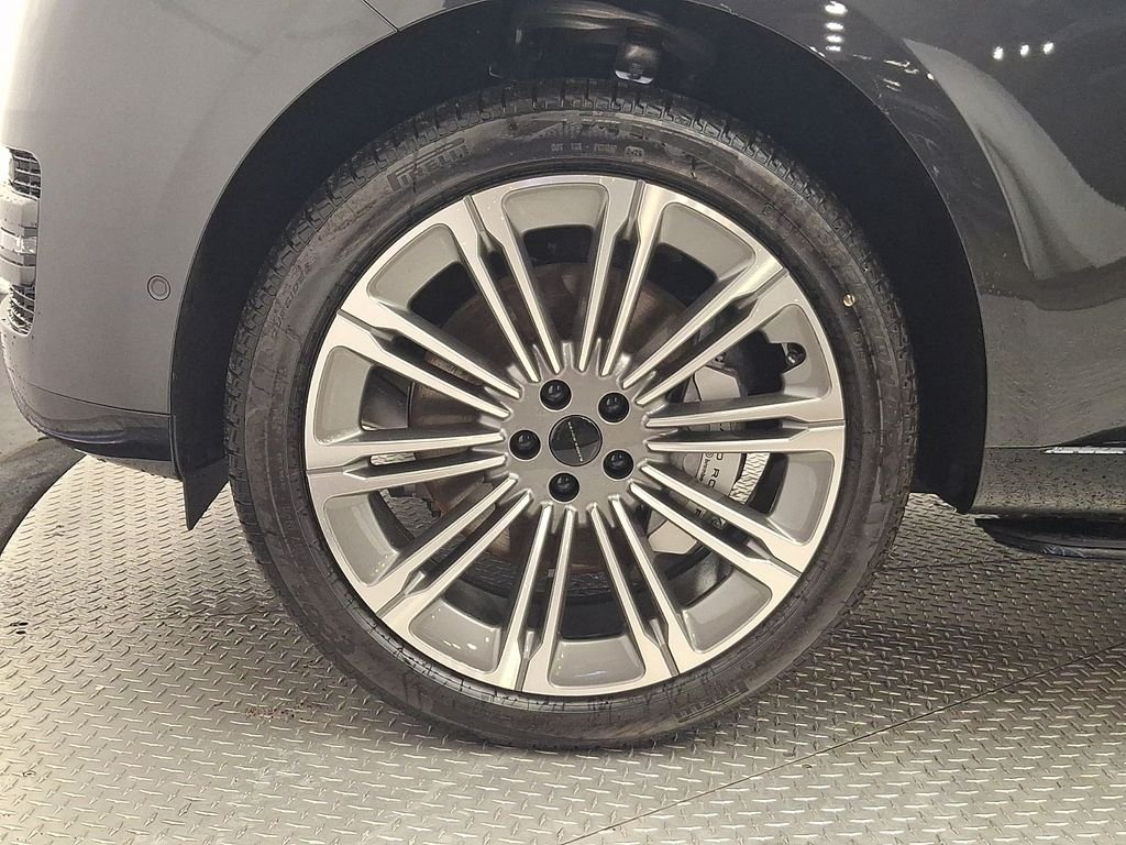 New 2026 Carpathian Grey Land Rover SE image 5