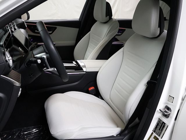 Certified Used 2026 Polar White Mercedes-Benz GLC 300 image 9