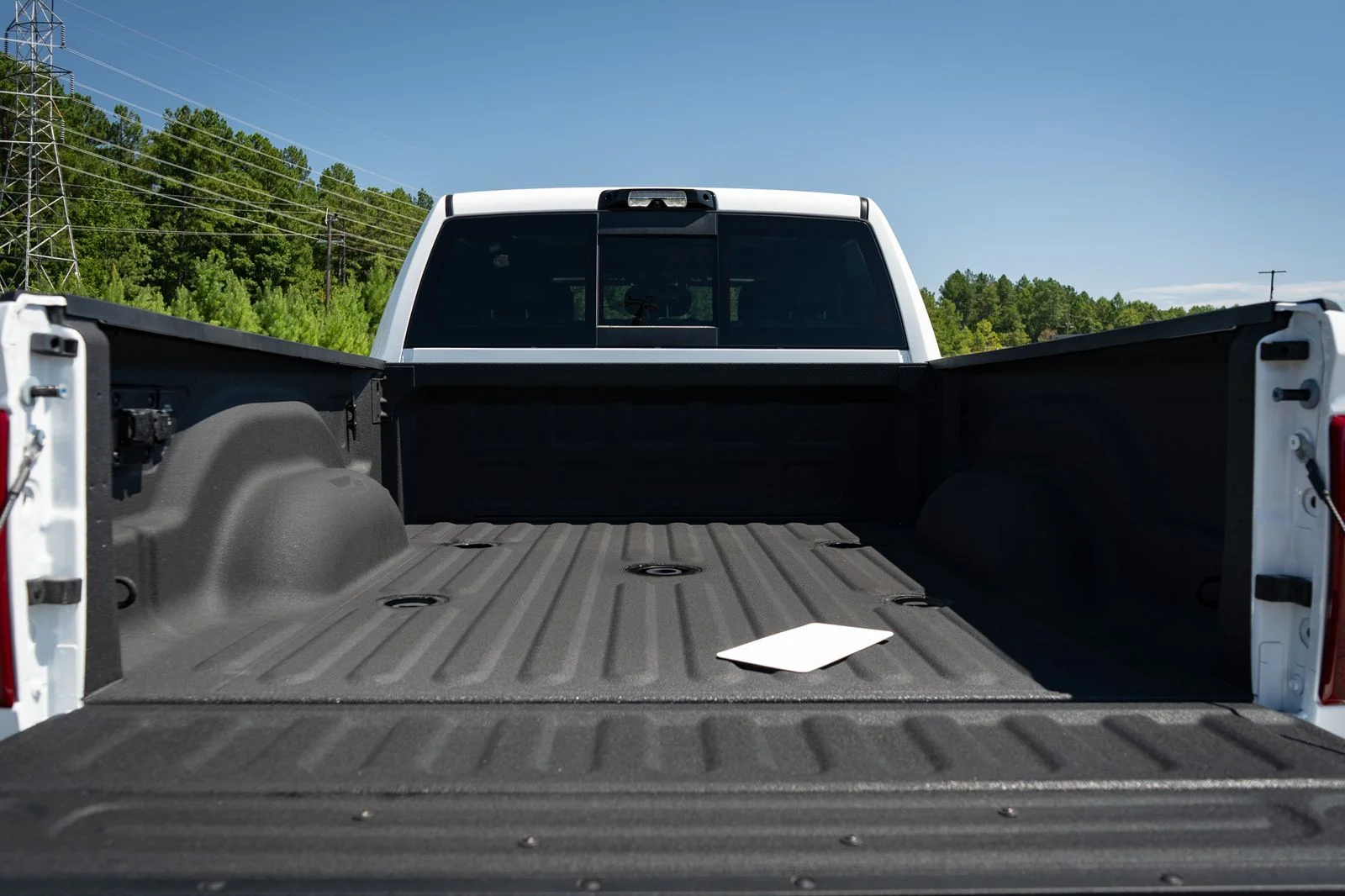 New 2026 Bright White Clear-Coat Exterior Paint RAM Big Horn with Black Widow Package image 20
