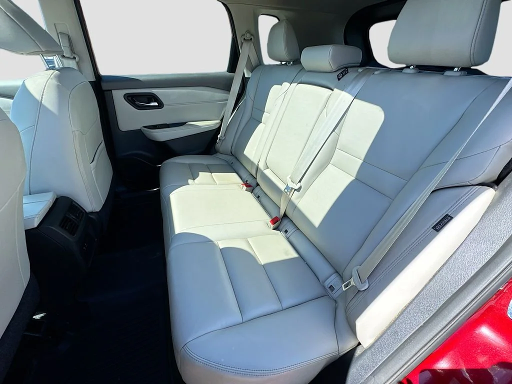 Used 2023 Scarlet Ember Nissan SL image 19