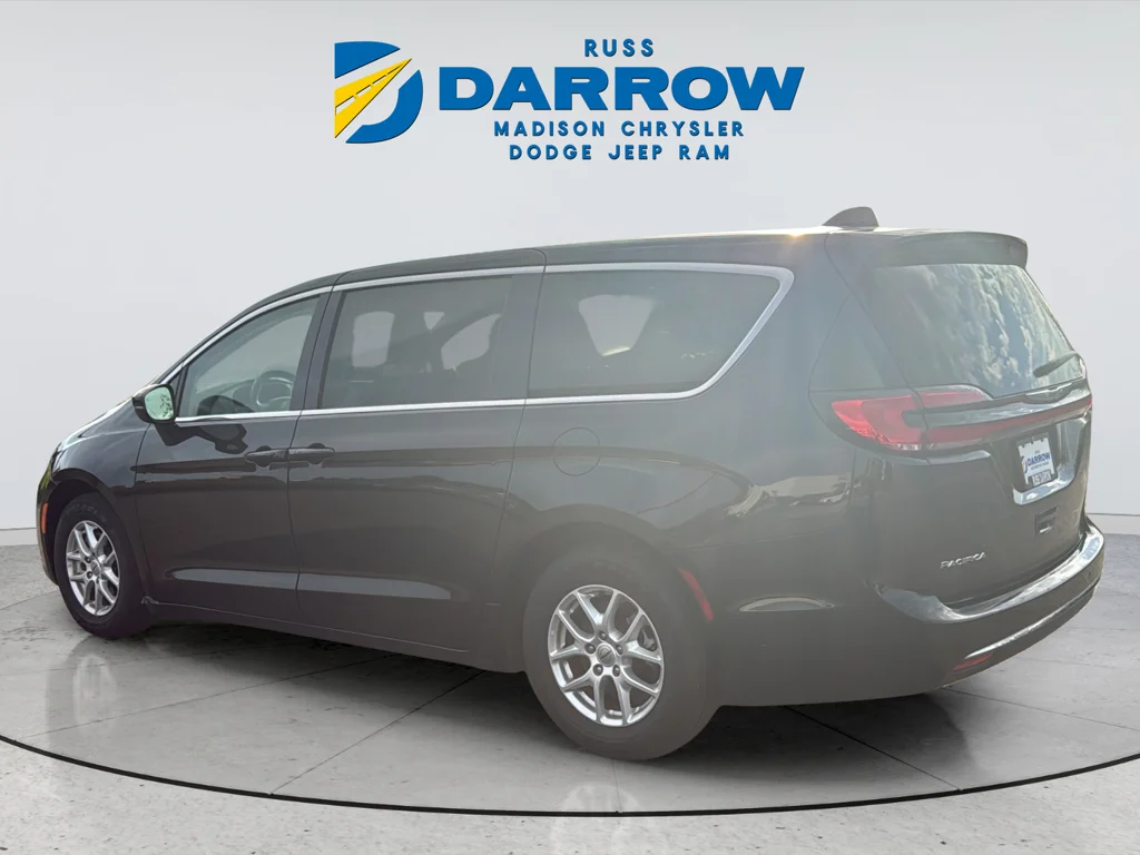 Used 2023 Black Chrysler Touring L image 3