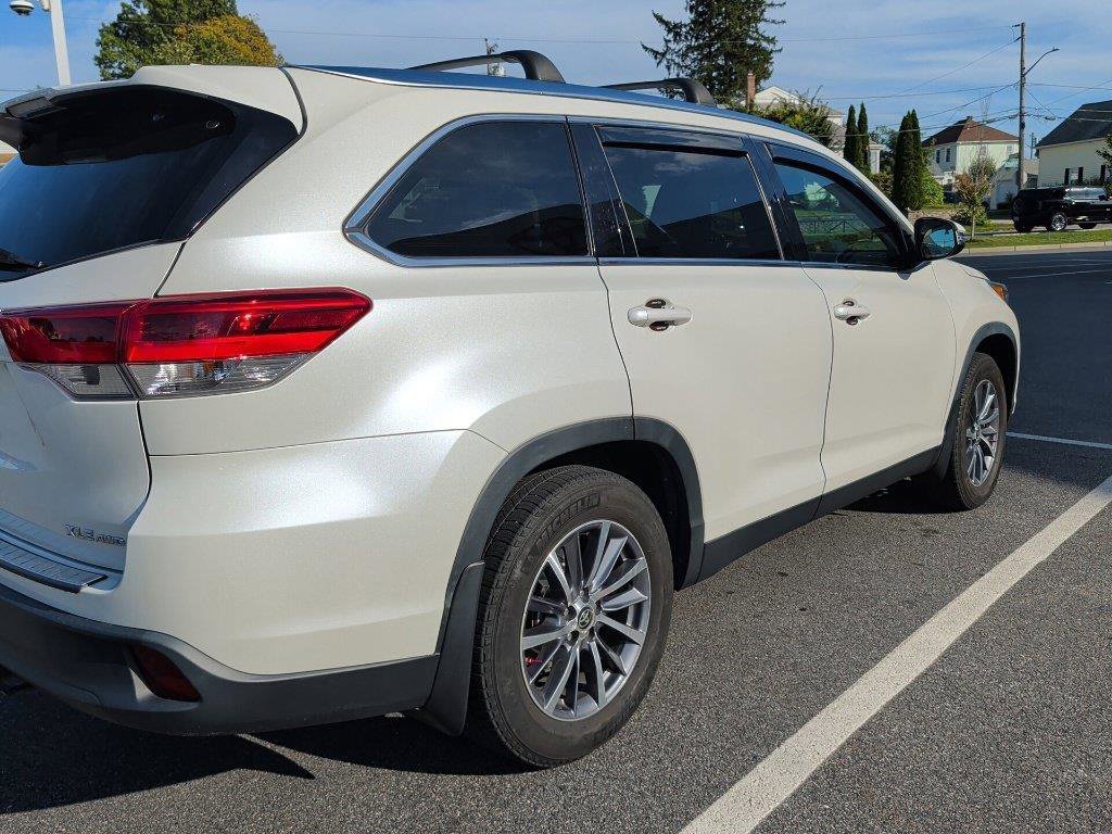 Used 2019 White Toyota XLE image 5