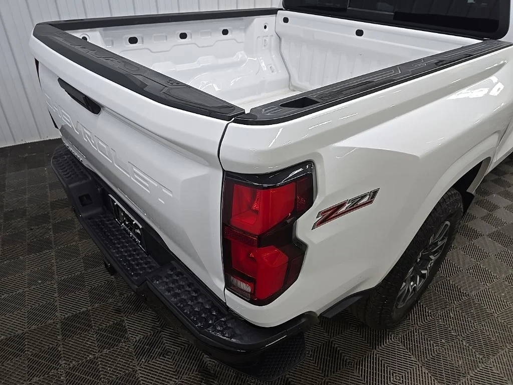 Used 2025 White Chevrolet Z71 image 11