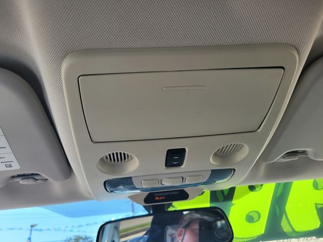 Used 2018 Blue Ford SE image 23