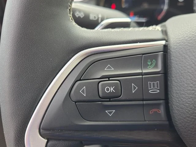 Used 2025 Red Jeep Altitude image 24