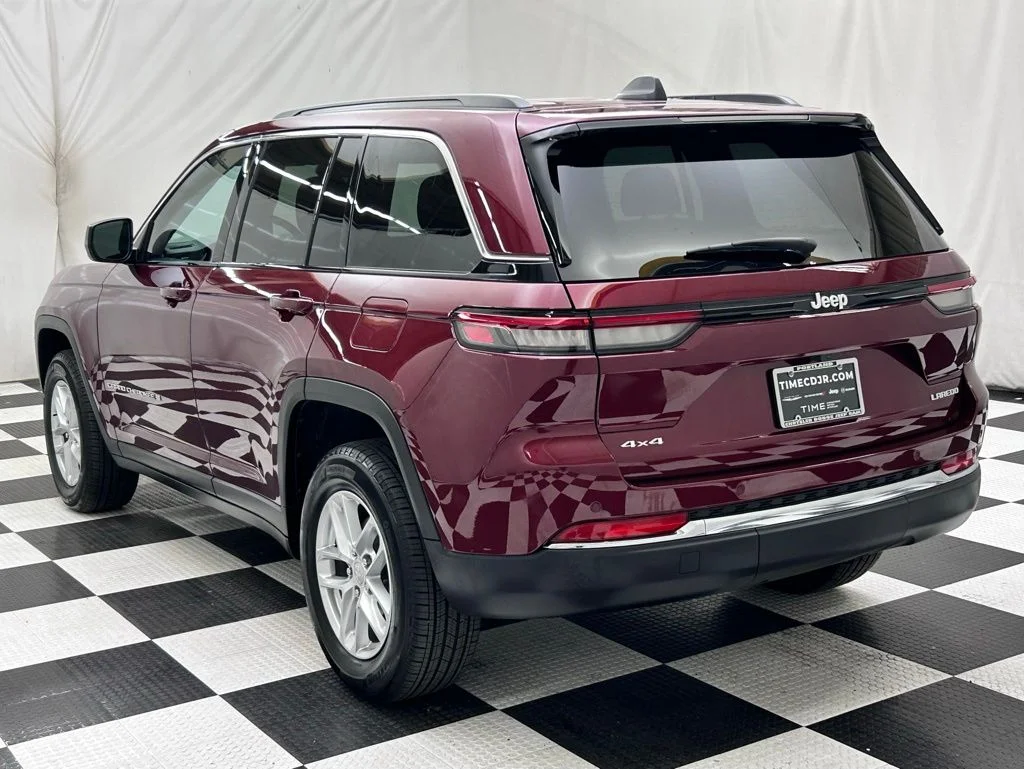 Used 2024 Red Jeep Laredo X image 5