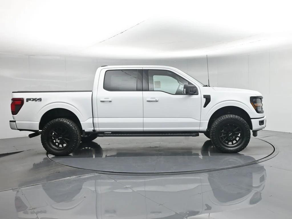 New 2026 Oxford White Ford XLT image 27