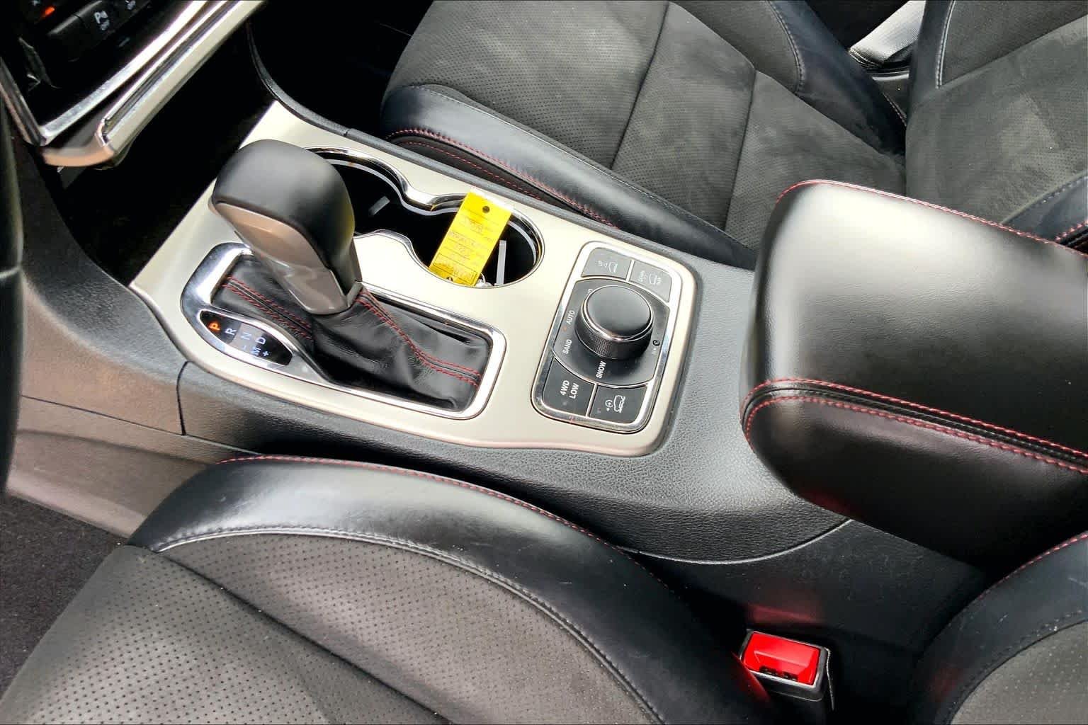 Used 2019 Diamond Black Crystal Pearlcoat Jeep Trailhawk image 16