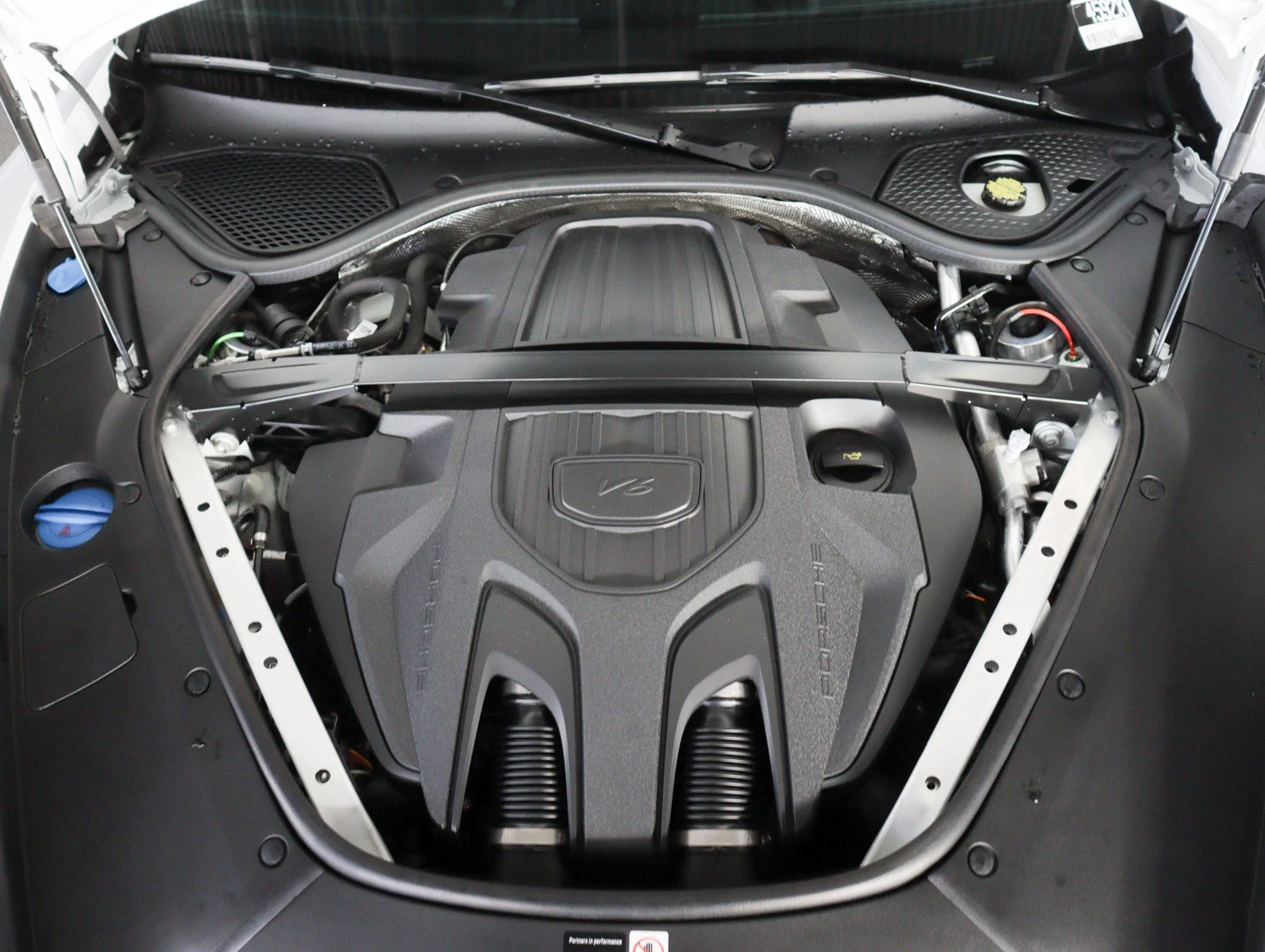 New 2026 Carrara White Metallic Porsche 4 E-Hybrid image 23