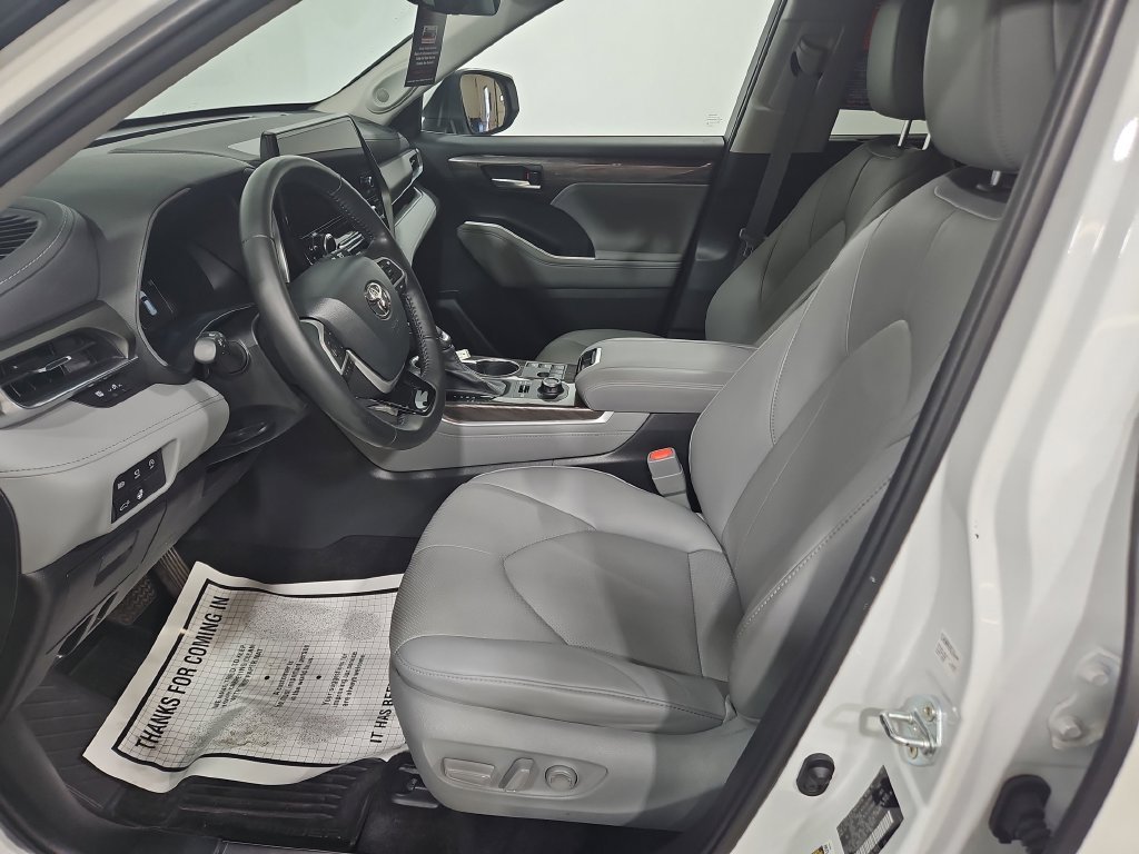 Used 2023 Pearl Toyota Limited image 10