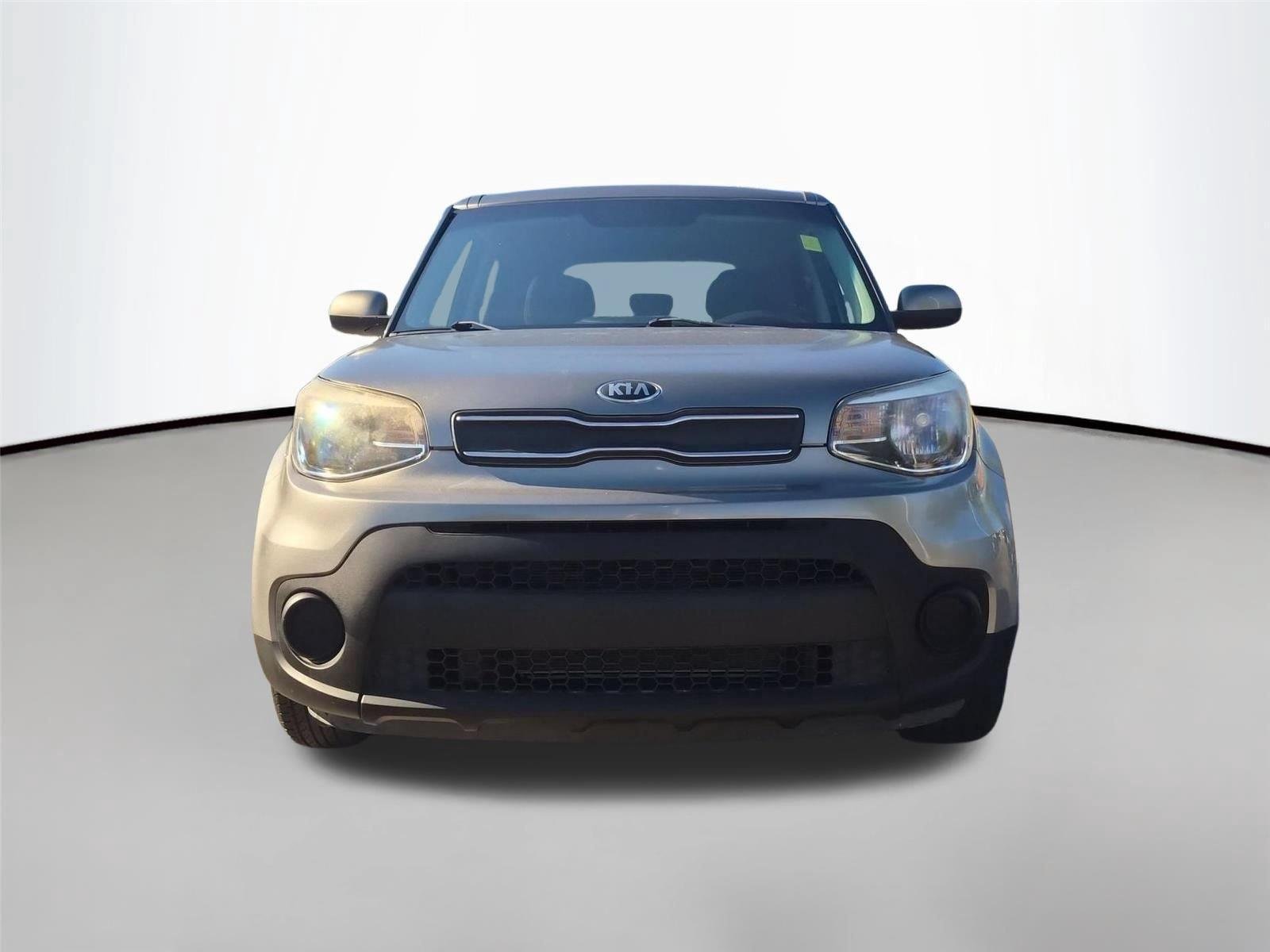 Used 2018 Titanium Gray Kia Base image 8