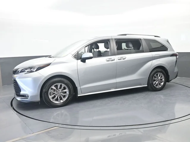 2024 Toyota Sienna XLE