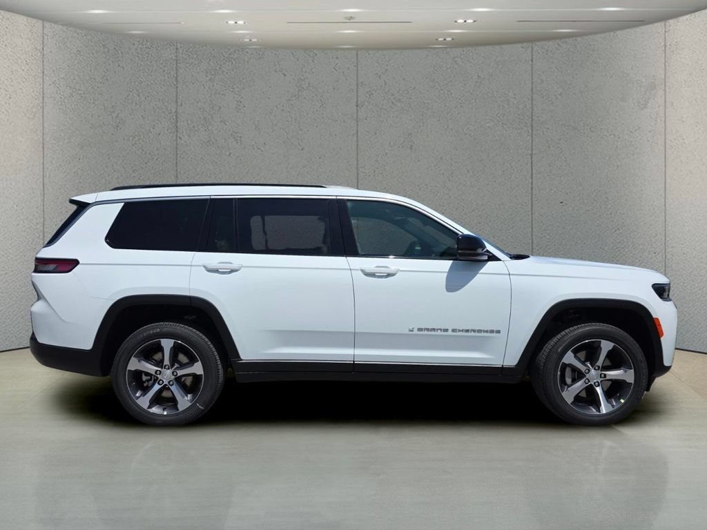 New 2026 Bright White Clear-Coat Exterior Paint Jeep Limited image 3