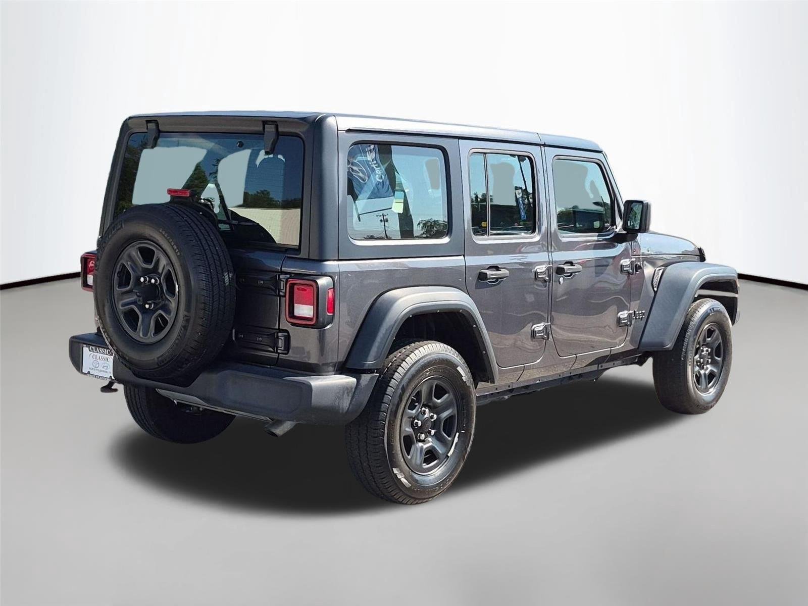 Used 2022 Granite Crystal Metallic Clearcoat Jeep Unlimited Sport image 5