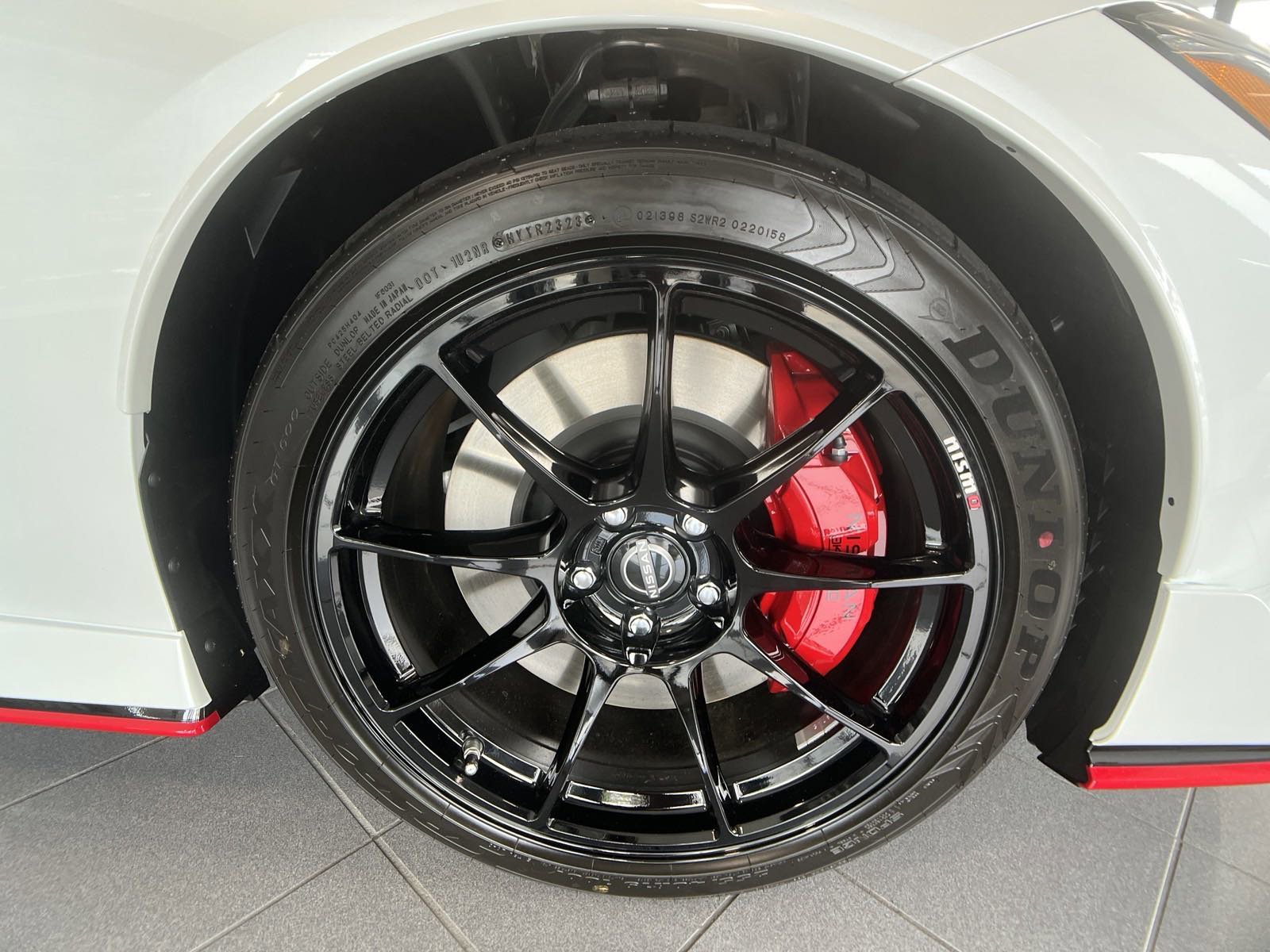 New 2024 Two-tone Everest White TriCoat / Super Black Nissan NISMO® image 13
