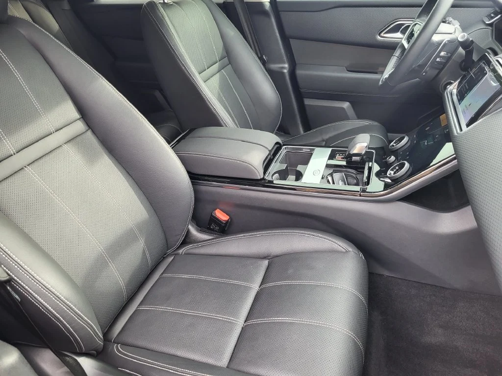 Used 2023  Land Rover S image 26