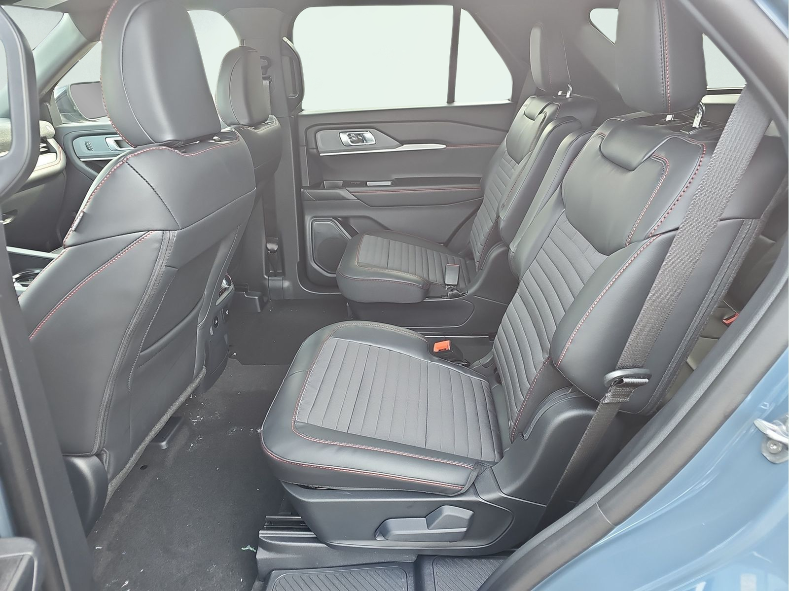 2026 Ford Explorer ST-Line - Photo 14