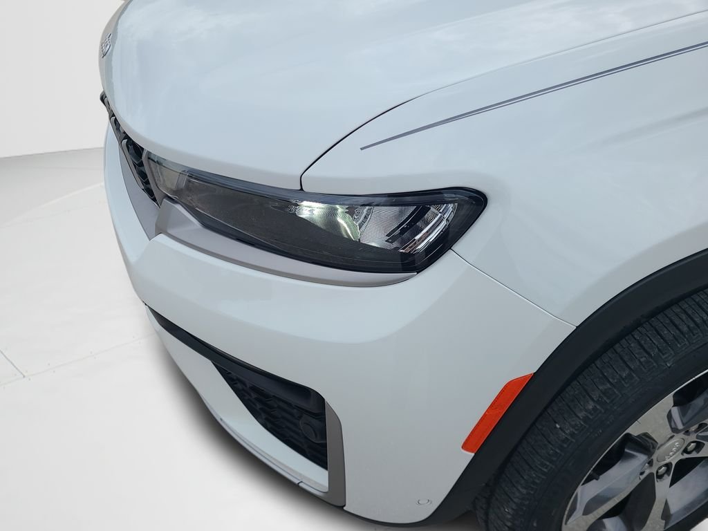 New 2026 Bright White Clear-Coat Exterior Paint Jeep Limited image 25