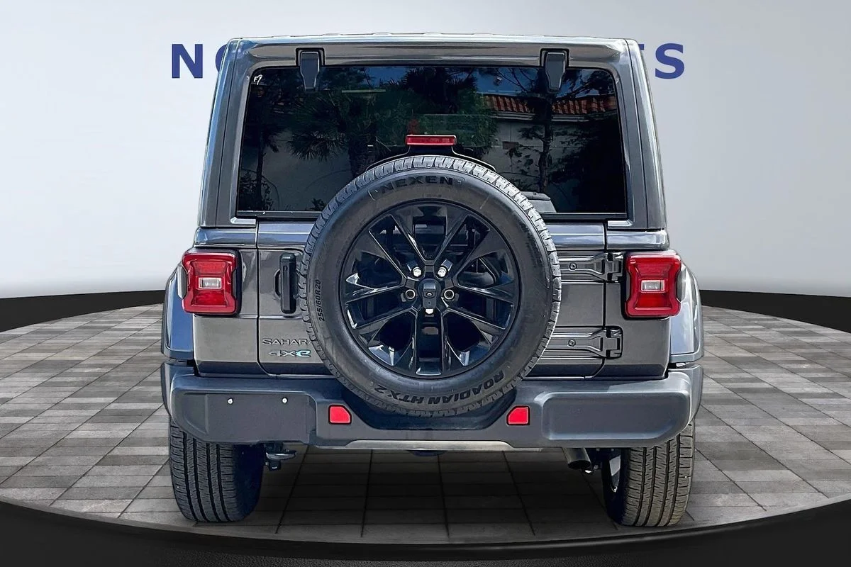 Used 2025  Jeep Sahara 4xe image 5