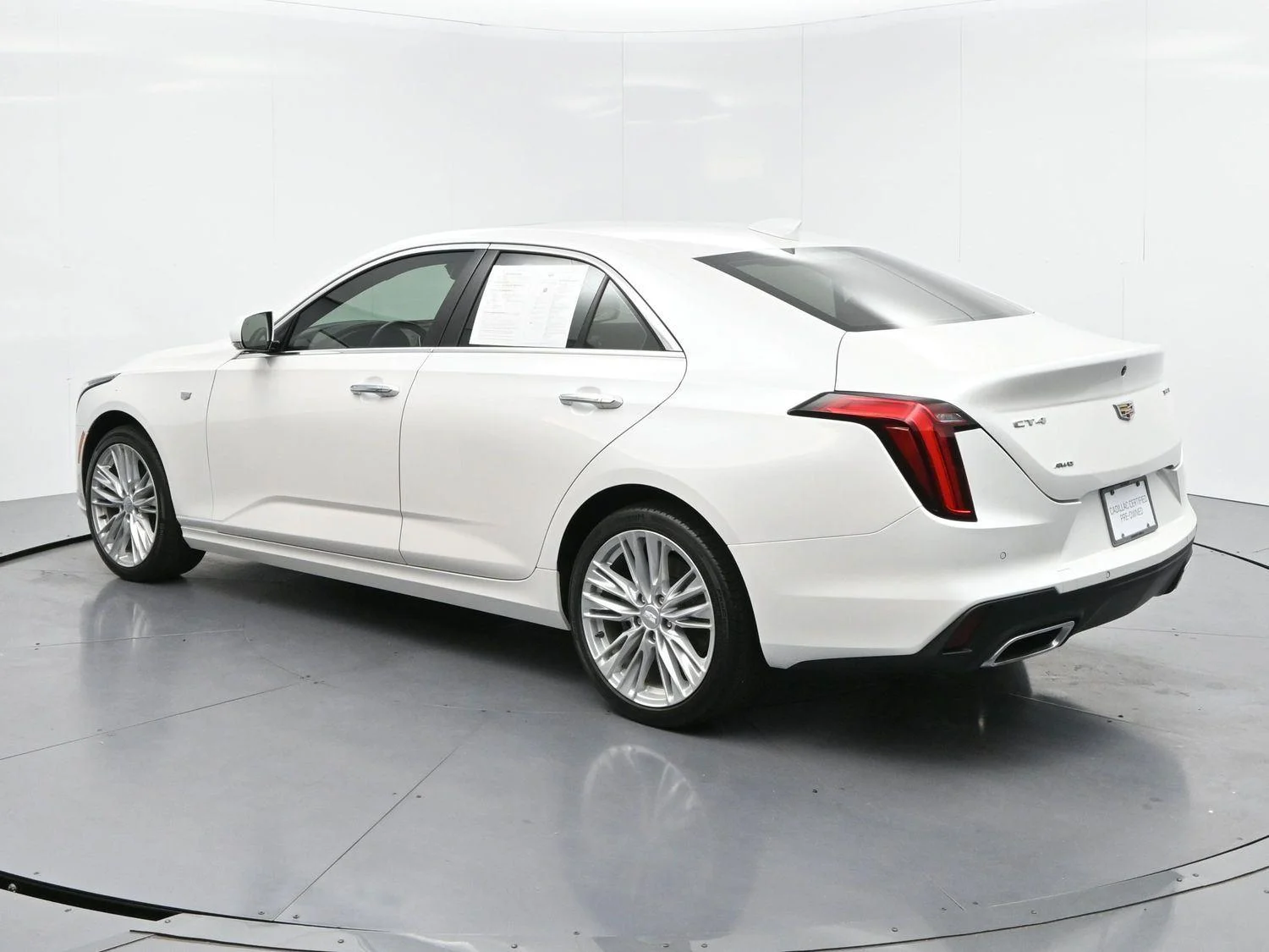 Used 2022 Crystal White Tricoat Cadillac Premium Luxury image 5