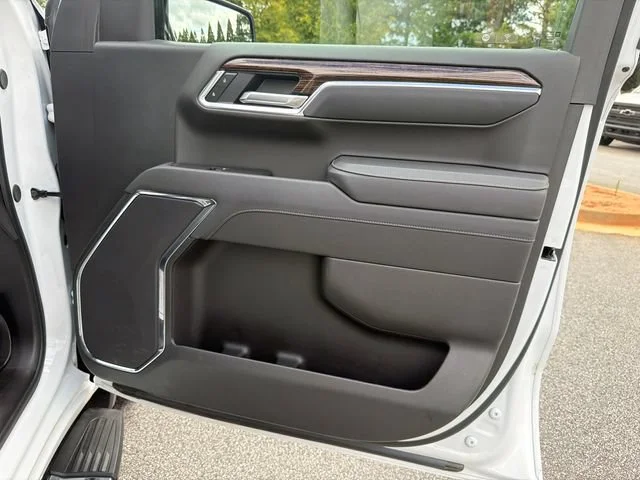 Used 2025 Summit White GMC SLE image 14
