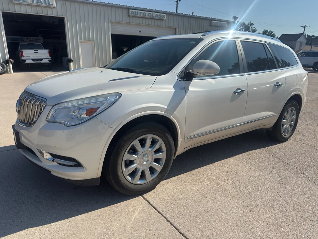 Used 2013  Buick Leather image 2