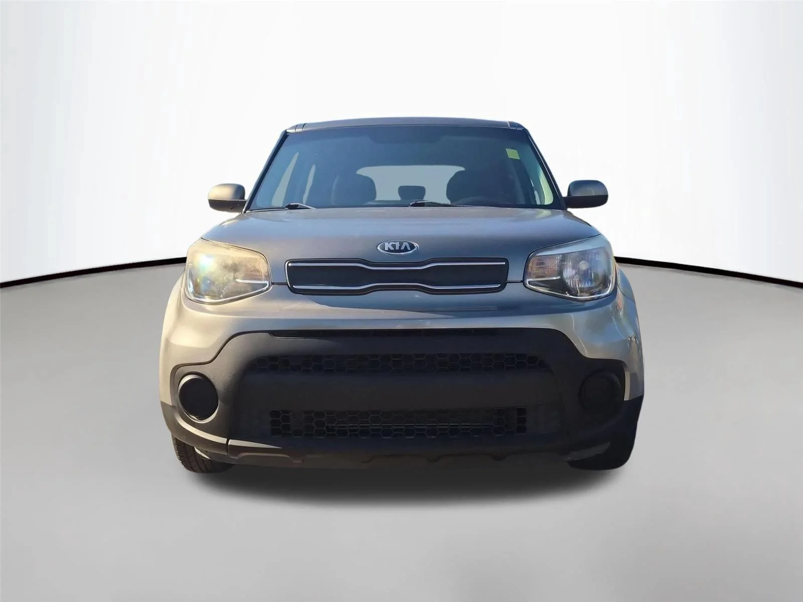 Used 2018 Titanium Gray Kia Base image 8