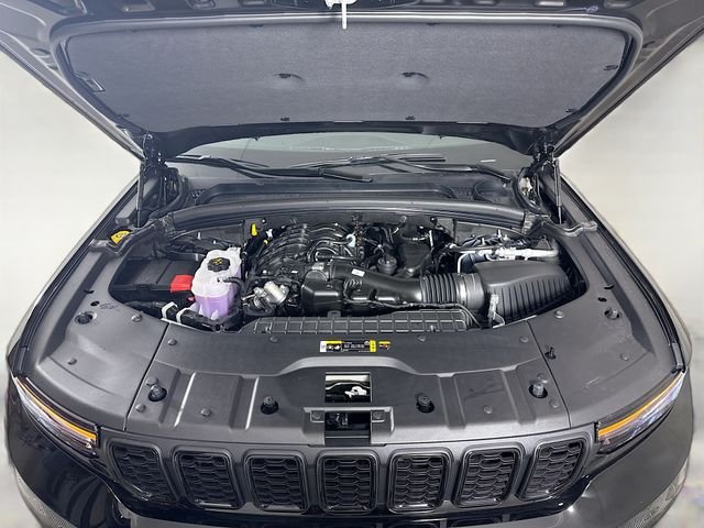 New 2025 Diamond Black Crystal Pearl-Coat Exterior Paint Jeep Altitude X image 31