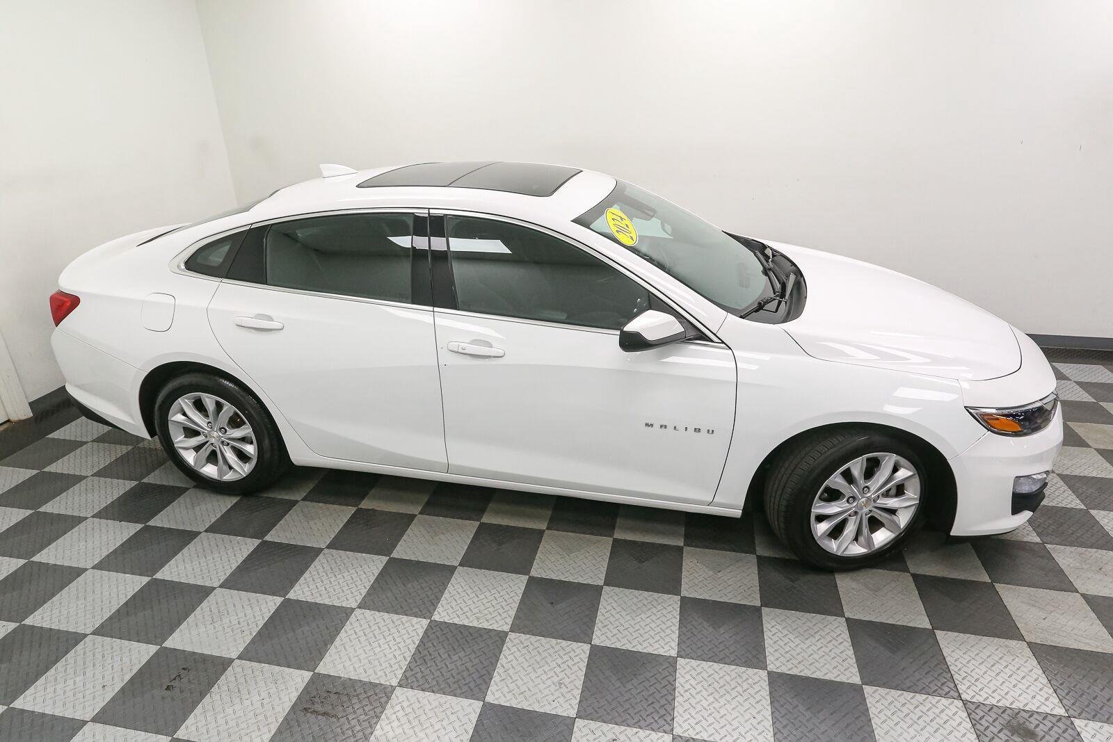 Used 2024 Summit White Chevrolet LT image 5