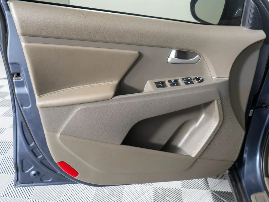 Used 2015 Blue Kia LX image 21
