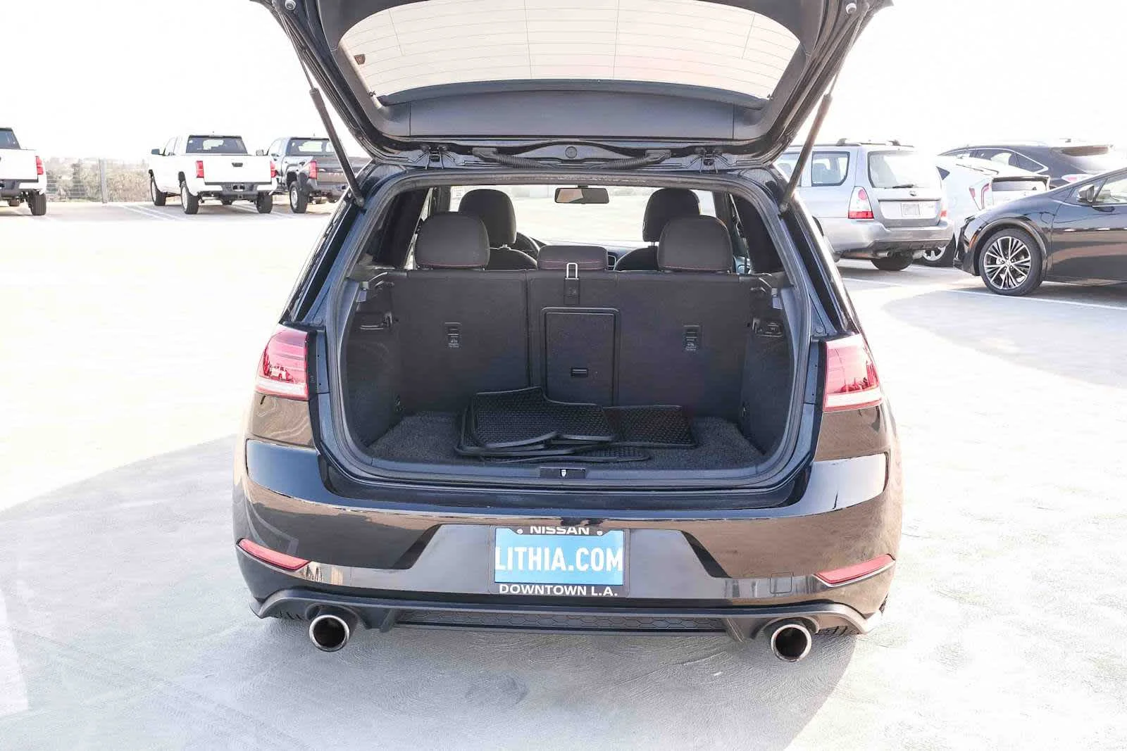 Used 2018 Deep Black Pearl Metallic Volkswagen S image 25
