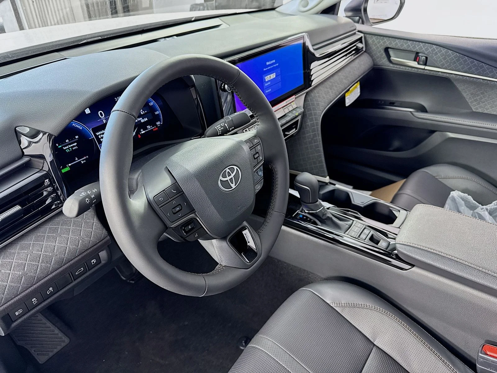 New 2026 Wind Chill Pearl <sup>1</sup> Toyota  XLE AWD image 6