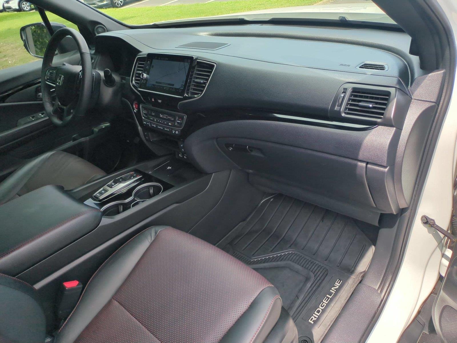 Used 2025 Platinum White Pearl Honda Black Edition image 40