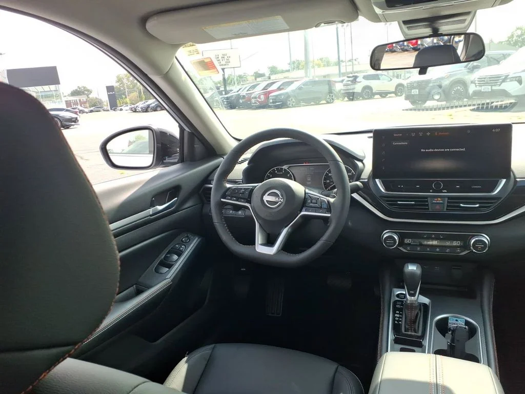New 2026 Gray Sky Pearl / Super Black Two-tone Nissan SR image 9