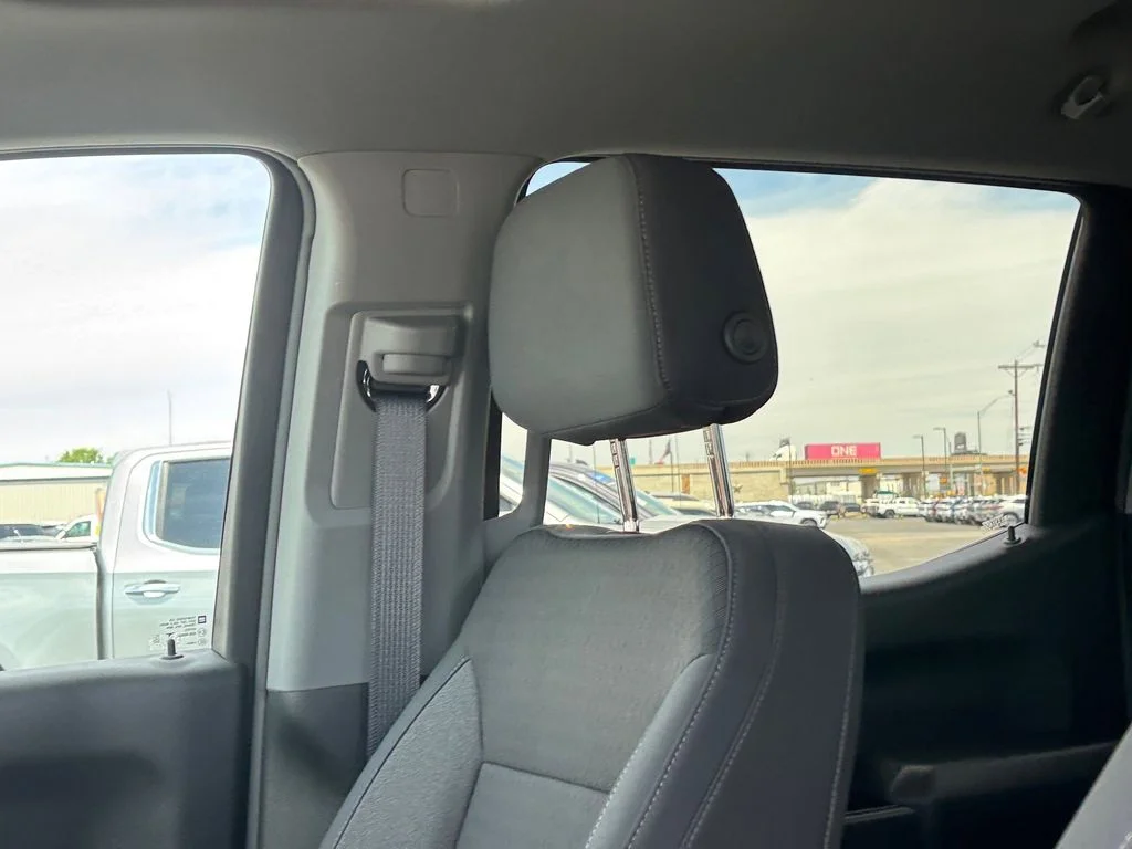 Used 2025 White Chevrolet Custom image 12