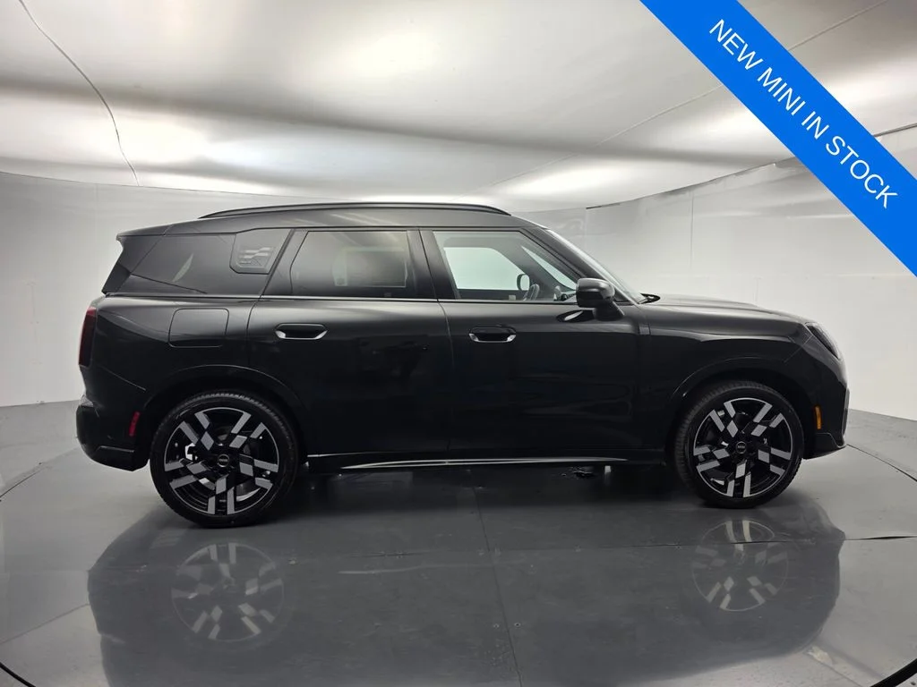 New 2027 Black MINI Iconic image 3